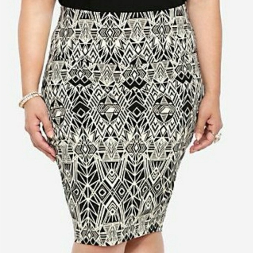 Torrid Plus Black and Beige Tribal Mini Jersey Foldover Pencil Skirt Size 0 (12)
